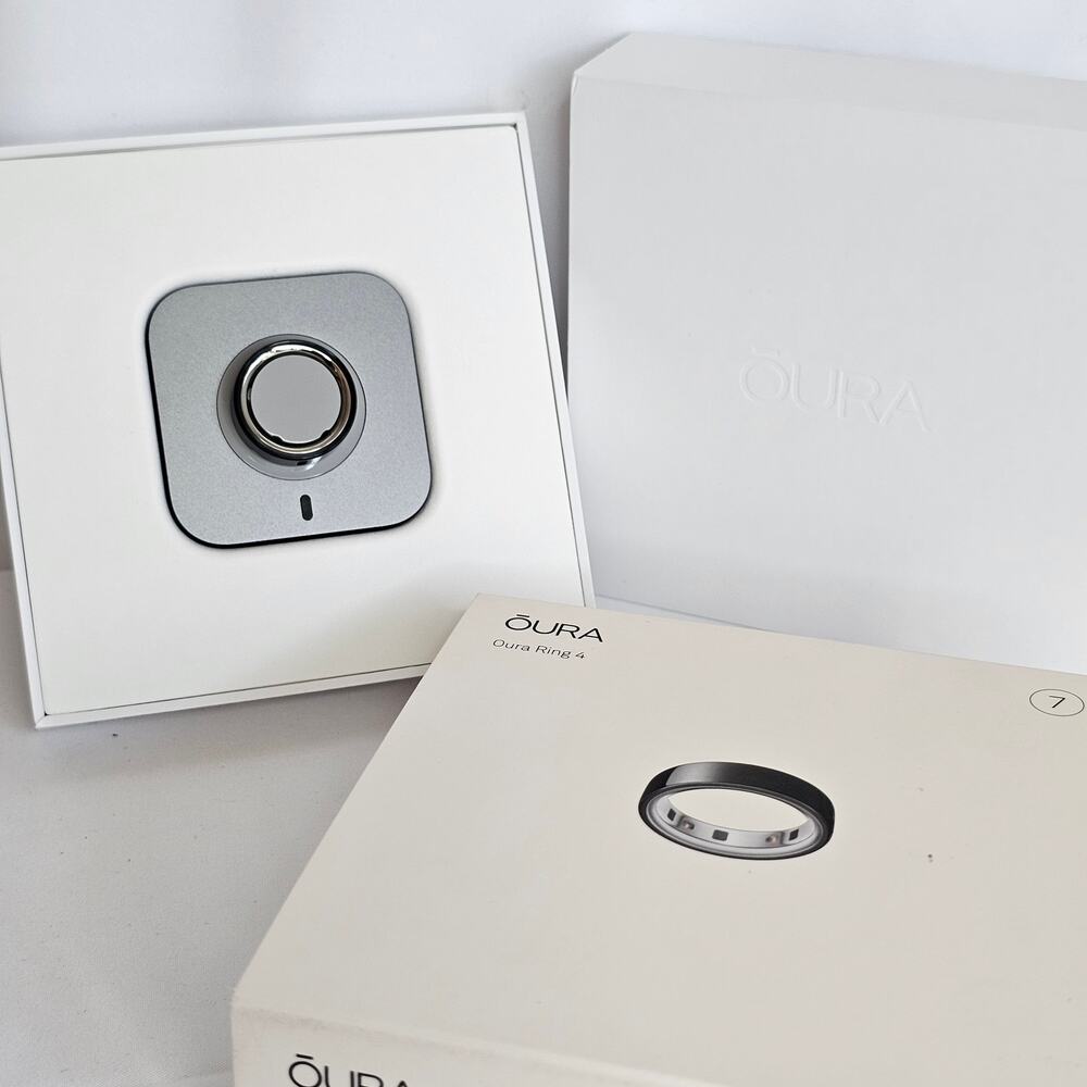 NEW OURA Ring 4 Smart Ring Size 7 Black/Silver
